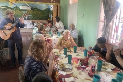 Almuerzo-centro-abierto-padre-Damian-Fundacion-SSCC-Colegio-SSCC-Providencia61