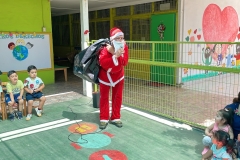 Jardin-Reina-de-la-Paz-entrega-regalos-SSCC-Fundacion11