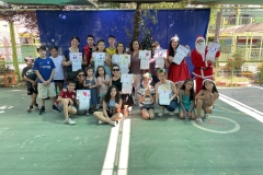 Jardin-Reina-de-la-Paz-entrega-regalos-SSCC-Fundacion21