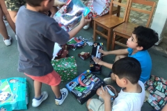 Jardin-Reina-de-la-Paz-entrega-regalos-SSCC-Fundacion23