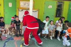 Jardin-Reina-de-la-Paz-entrega-regalos-SSCC-Fundacion3