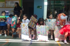 Jardin-Reina-de-la-Paz-entrega-regalos-SSCC-Fundacion30