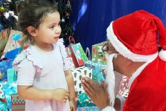 Jardin-Reina-de-la-Paz-entrega-regalos-SSCC-Fundacion37