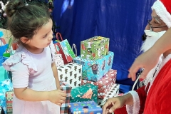 Jardin-Reina-de-la-Paz-entrega-regalos-SSCC-Fundacion38