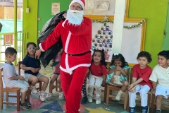 Jardin-Reina-de-la-Paz-entrega-regalos-SSCC-Fundacion4