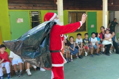 Jardin-Reina-de-la-Paz-entrega-regalos-SSCC-Fundacion6