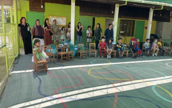 Regalada Navidad para niñas y niños del jardín Reina de la Paz