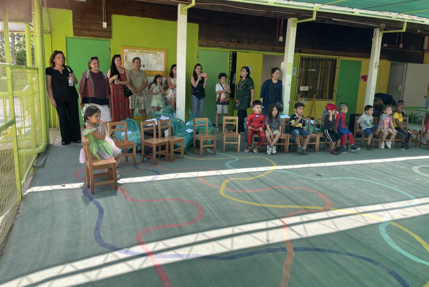Regalada Navidad para niñas y niños del jardín Reina de la Paz