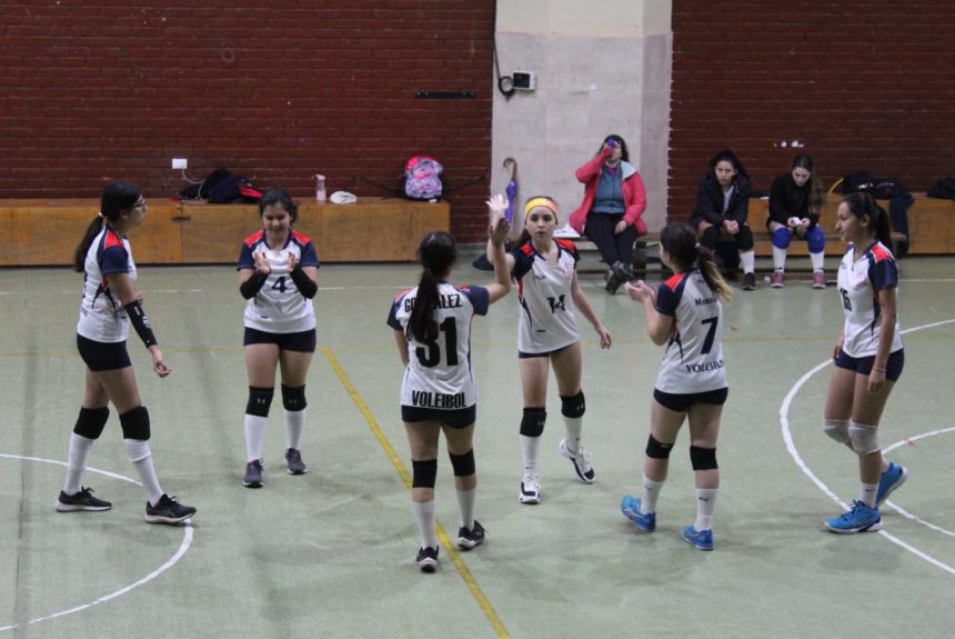 SSCC vs Maria Inmaculada (5) - Paulina Paz Díaz ¿Cómo van nuestras selecciones de voleibol en la Liga Metropolitana de Voleibol Escolar?