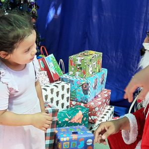 Jardín Reina de la Paz entrega regalos SSCC Fundacion