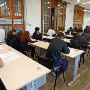 WhatsApp Image 2025-10-07 at 2.29.58 PM (3) Estudiantes participaron en Mock Test en la Universidad Católica 2025